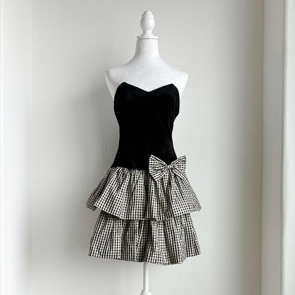 VINTAGE SWEETHEART NECKLINE‎ DRESS WITH BUBBLE SKIRT - Picture 1 of 6
